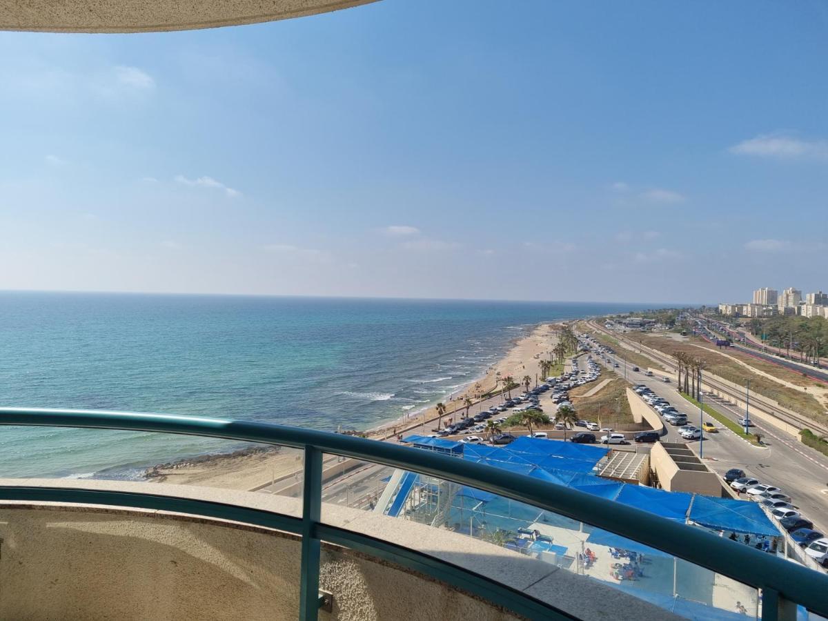 בניין אלמוג - מגדל הים Apartment Haifa Exterior photo