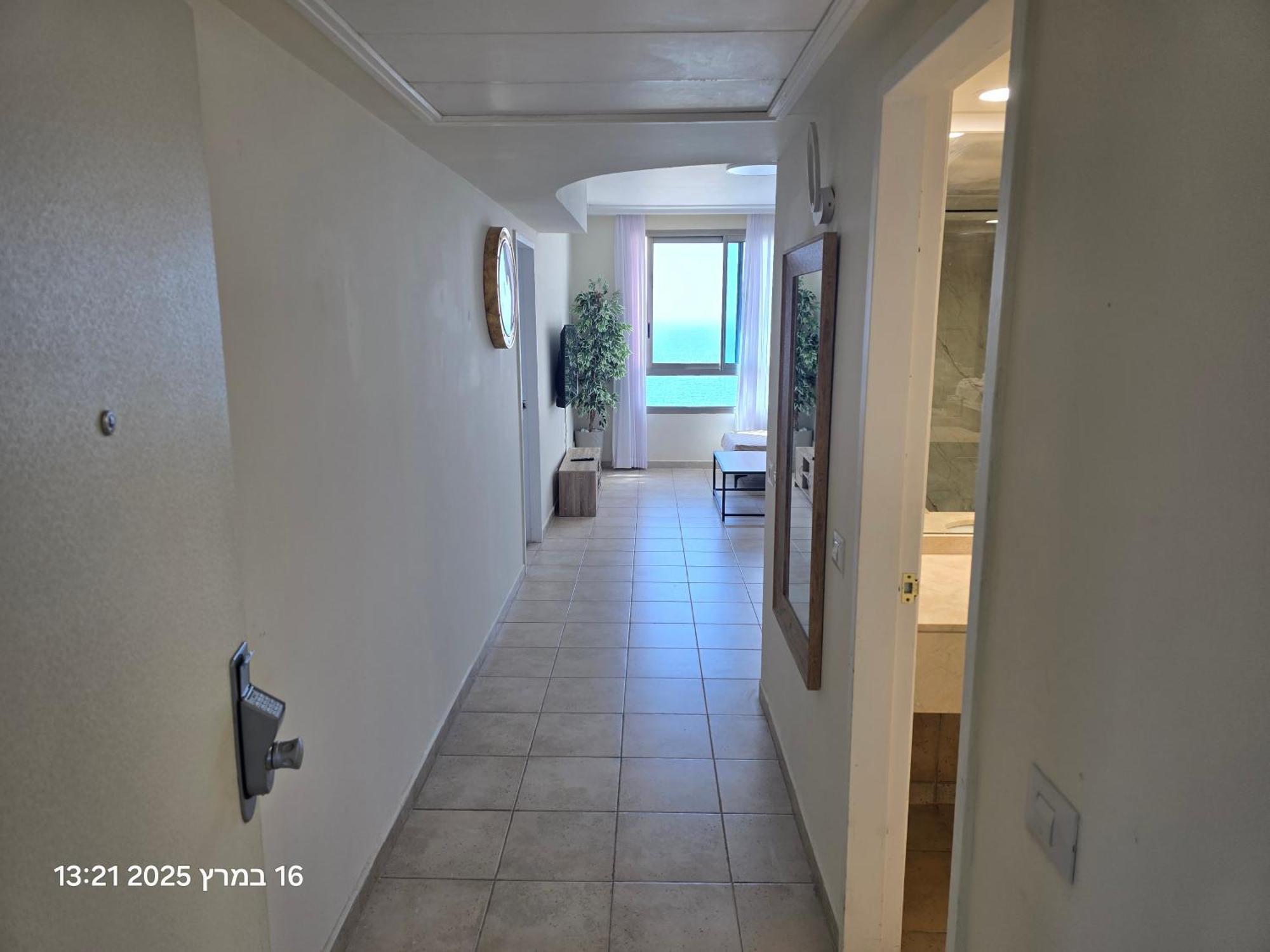 בניין אלמוג - מגדל הים Apartment Haifa Exterior photo